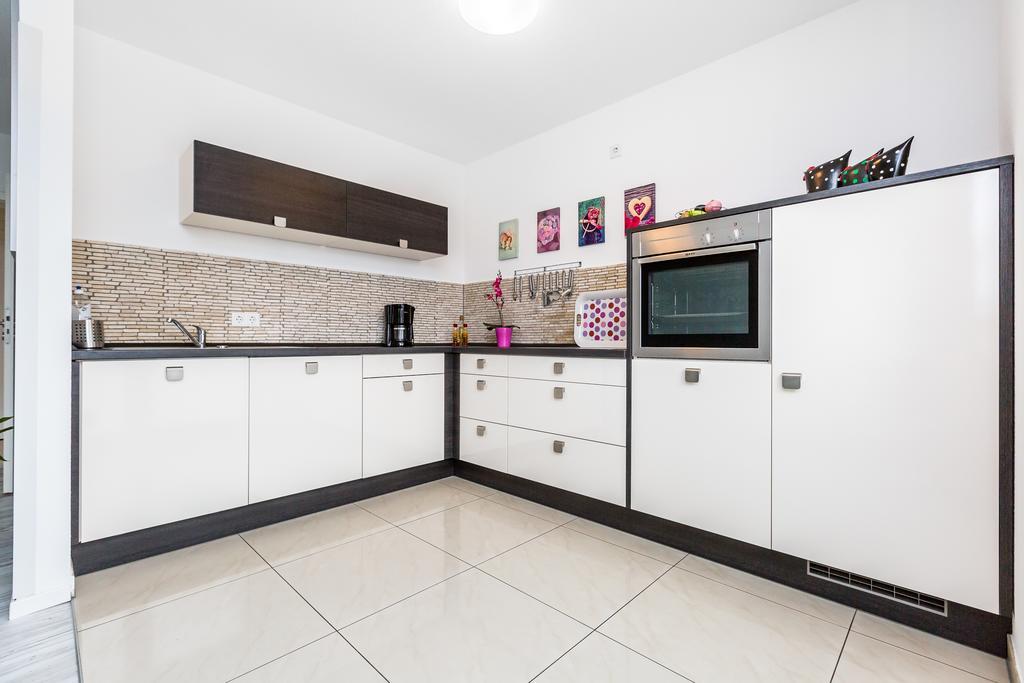 Apartment Koeln Rath Eksteriør billede
